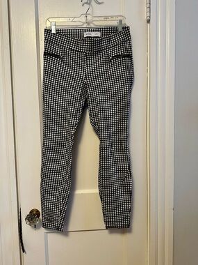Old Navy Black & White Houndstooth Ankle Pants